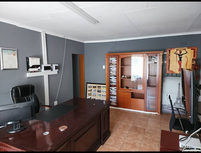 9 BEDROOM HOUSE FOR SALE IN IVY PARK